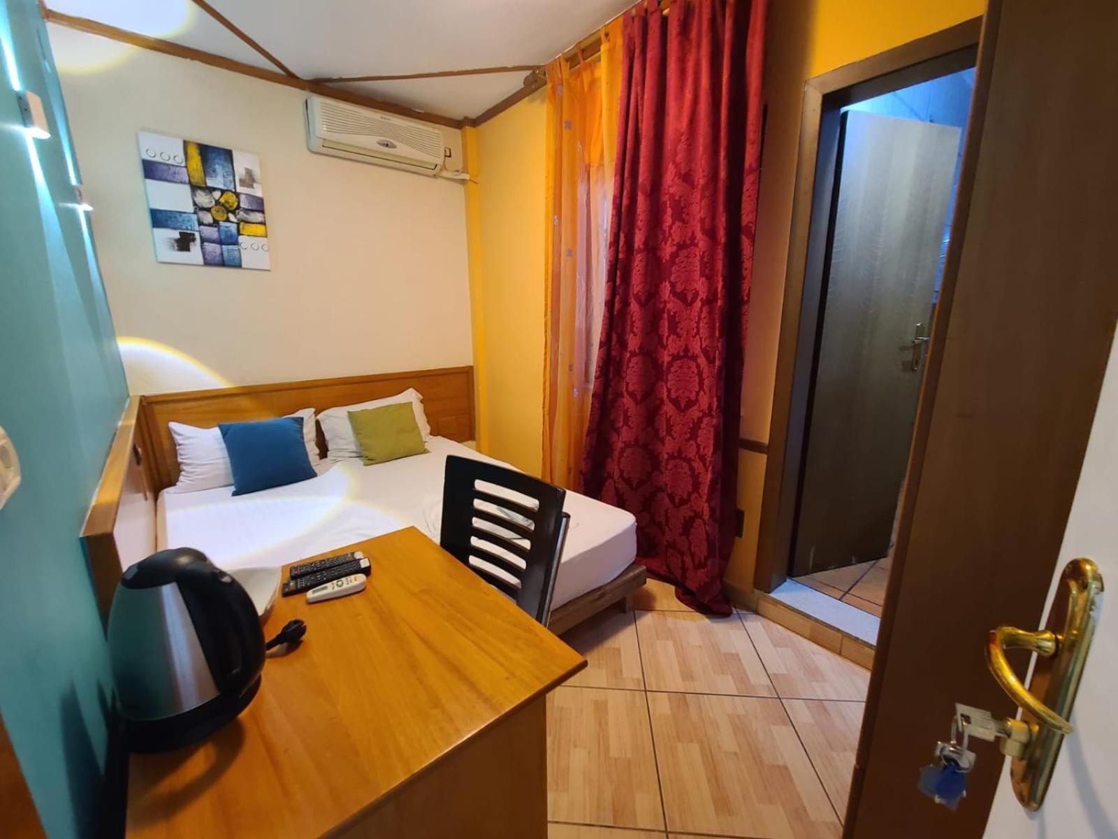Quick Stop Hotel Τίρανα Εξωτερικό φωτογραφία